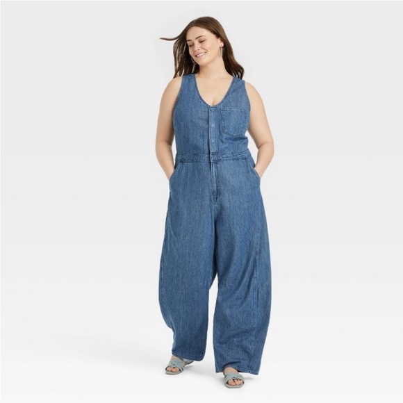 NWT Women's Curved Leg Denim Jumpsuit - Universal Thread Medium Wash - Picture 3 of 5